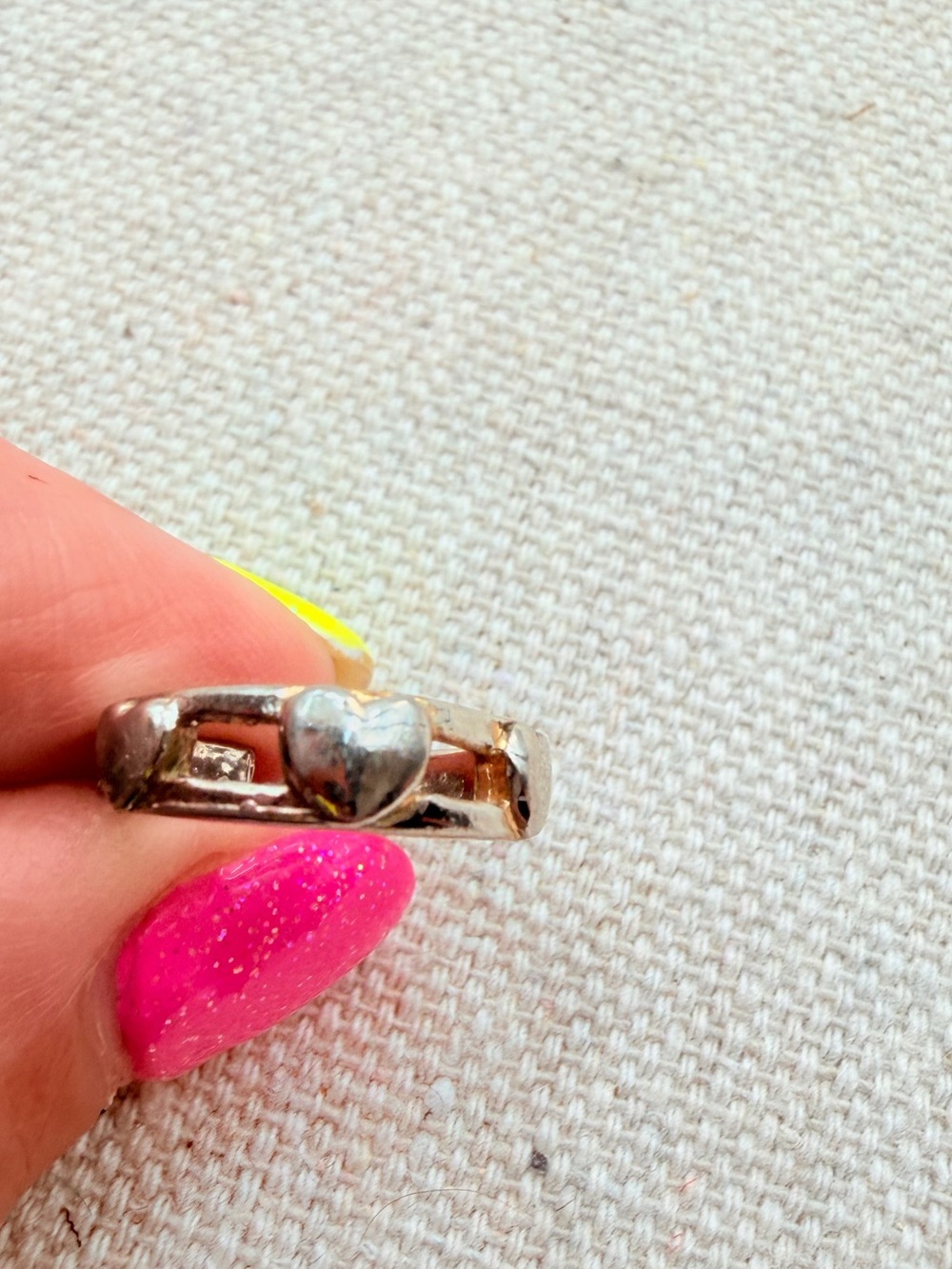 Silver heart toe ring